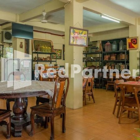 Vandhela Homestay Syariah Mitra Reddoorz Surabaya Exterior foto