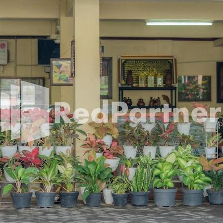 Vandhela Homestay Syariah Mitra Reddoorz Surabaya Exterior foto